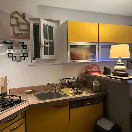 Nicole Boulouris Calme Tres Proche De La