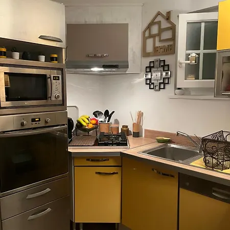 Nicole Boulouris Calme Tres Proche De La *