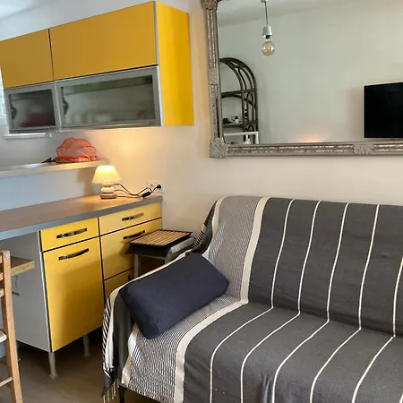 Boulouris Rdj 300m Merstudiobastidons Apartmán *