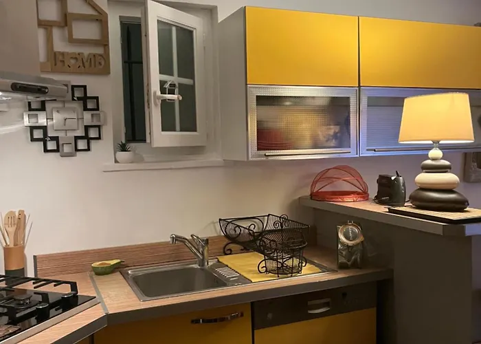 Bastidons A Boulouris Pega Proche Du Bord De 83700